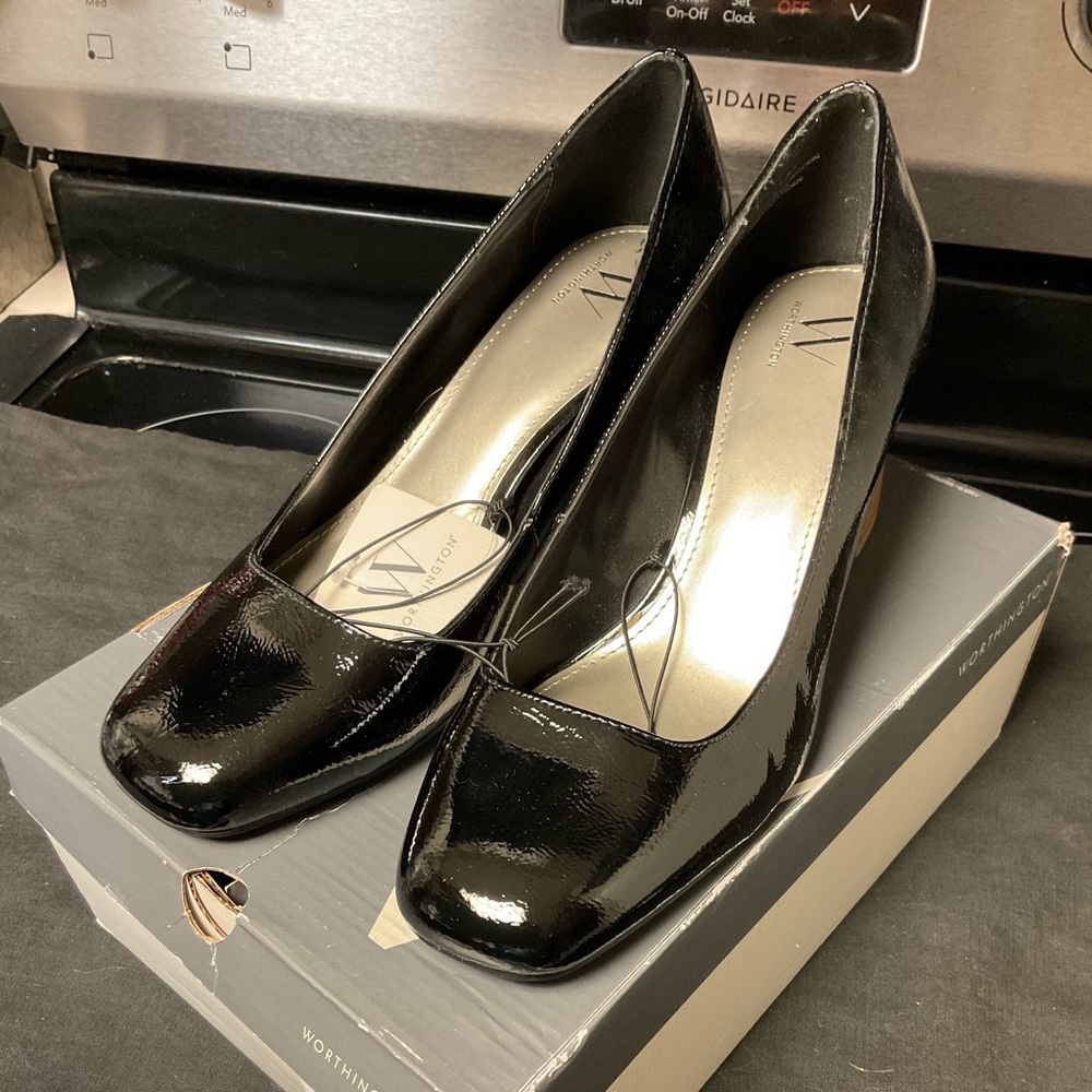 Black heels NIB